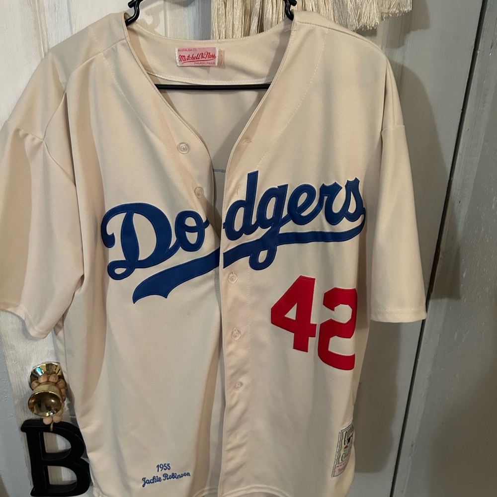 Dodgers Jackie Robinson jersey
